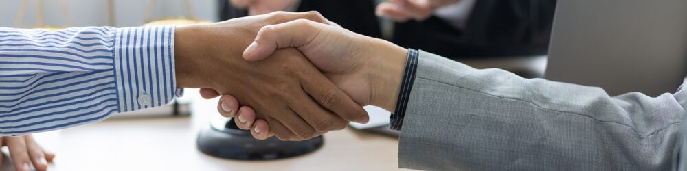 Lawyers,Are,Mediating,Disputes,And,Providing,Legal,Advice.